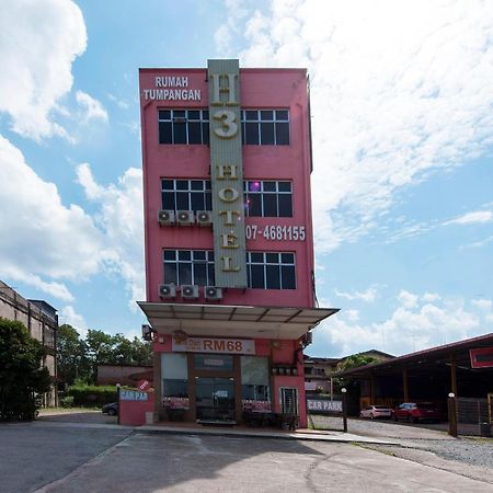 Super Oyo 90385 H3 Hotel Yong Peng Экстерьер фото
