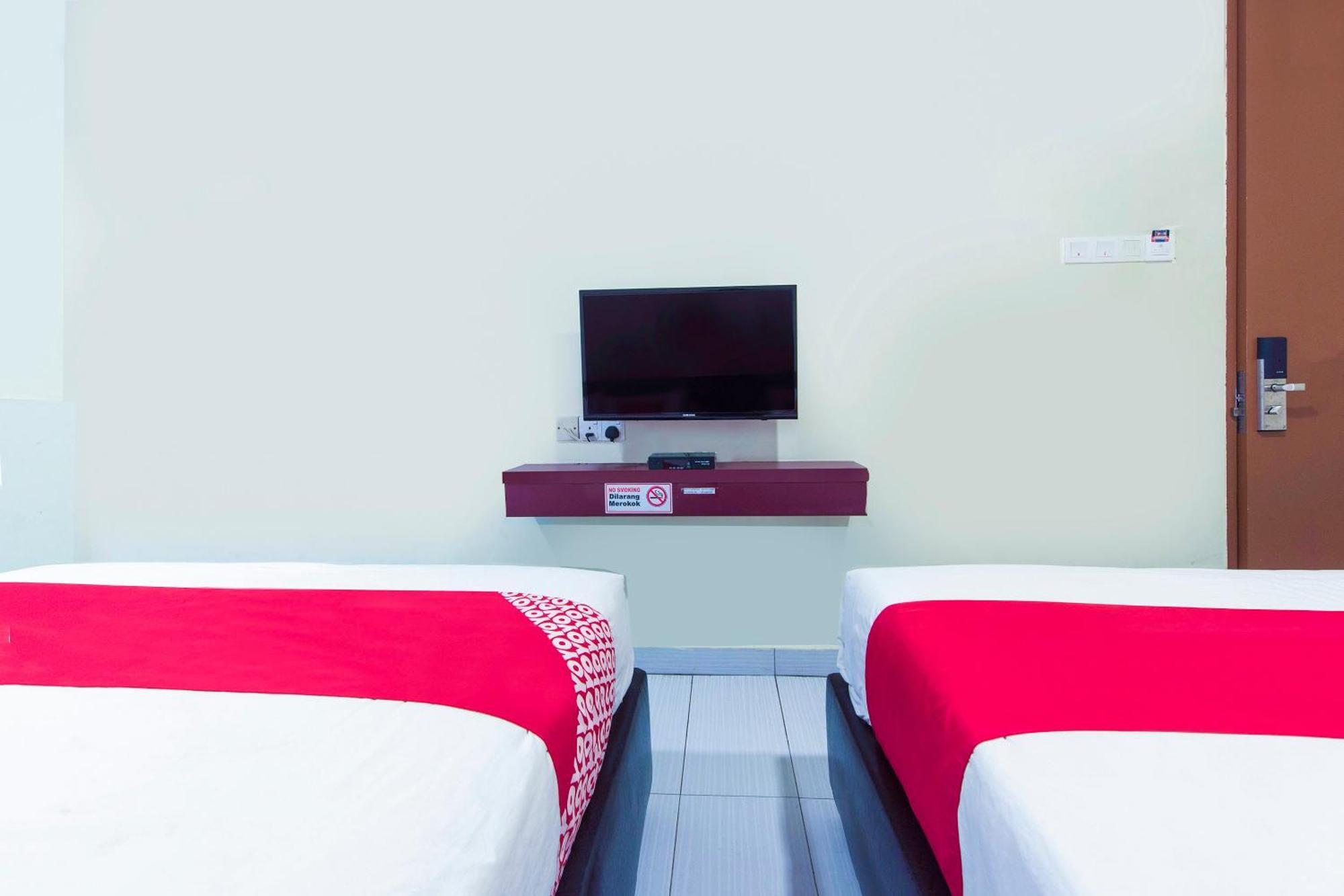 Super Oyo 90385 H3 Hotel Yong Peng Экстерьер фото