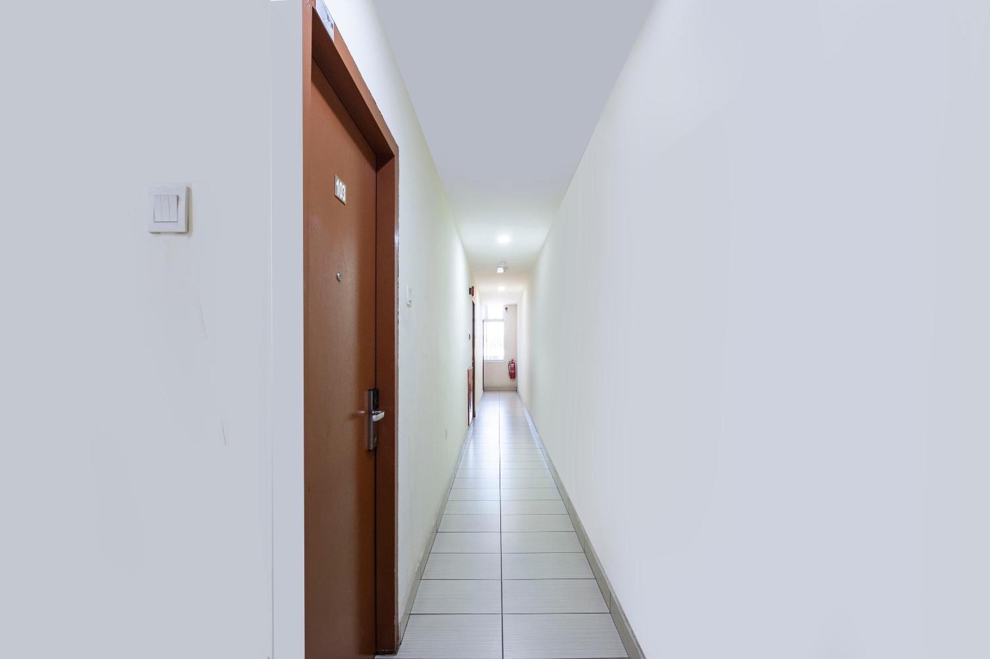 Super Oyo 90385 H3 Hotel Yong Peng Экстерьер фото