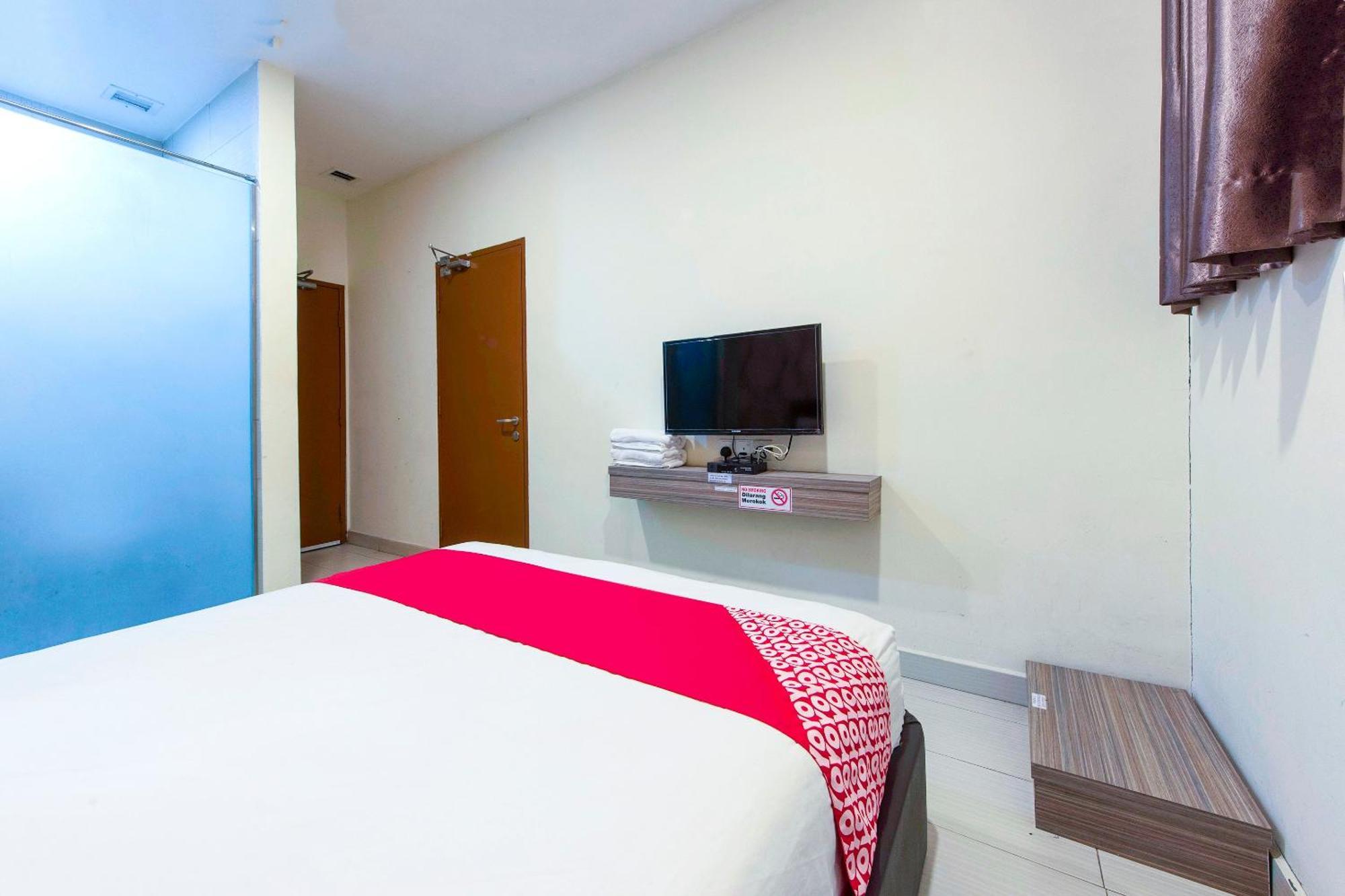 Super Oyo 90385 H3 Hotel Yong Peng Экстерьер фото